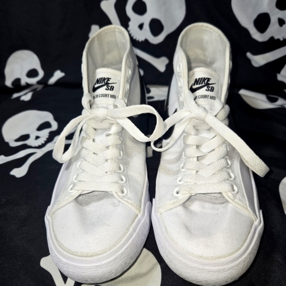 Nike SB BLZR COURT MID White Canvas High-Tops w/  Black Swoosh GREAT COND 5/7 - Picture 1 of 10